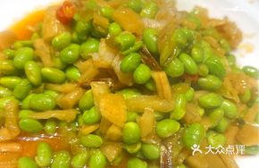 Carrot Sticks Stir-Fried with Mung Beans and Shrimp