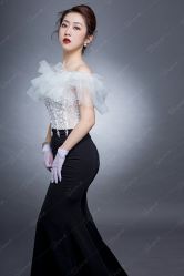 -现代经典婚纱摄影