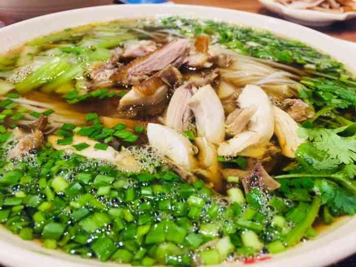 云南弥勒卤鸡米线-"打卡,这店家环境舒适,菜品丰富美味,有我.