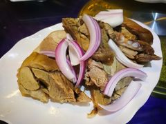 白切羊肉-亚黑亚炕锅农家美食(清水河店)
