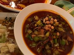 野蘑菇酸菜牛肉炒米粉-疆Jiang·新疆秘制料理