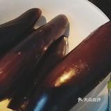 韭菜切末，和肉馅搅拌到一起