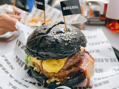 美式经典牛肉汉堡-shark burger·鲨鱼汉堡(交子大道店)