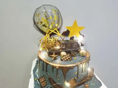 8寸豪车蛋糕-幸运盒子网红蛋糕房(民族路店)