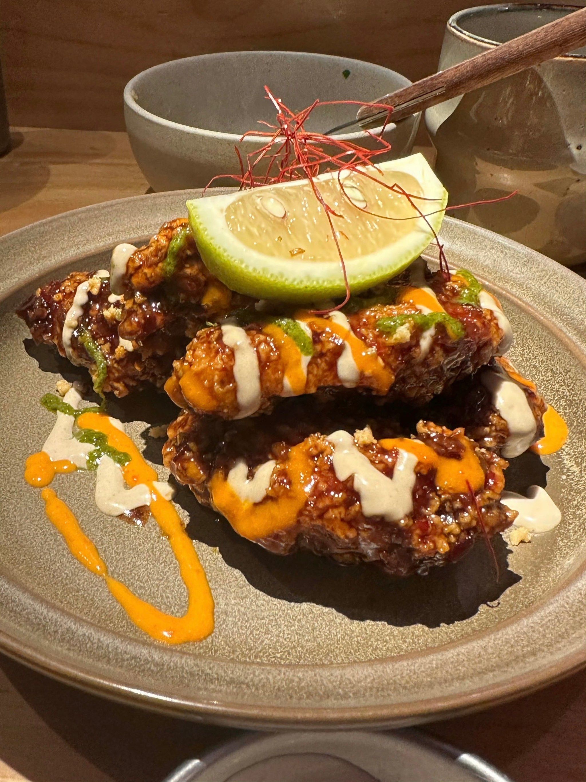 韩式酸甜鸡翅蘸上酸角美乃滋,又多了层口感