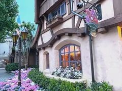 -小镇影院迪士尼小熊Duffy与他的朋友合影地