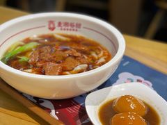 招牌红烧牛肉面-呷佬·长沙手工米粉(金沙江路店)