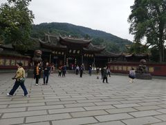 -峨眉山报国寺