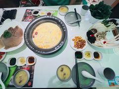 -洪氏嗨捞·广东猪肚鸡·椰子鸡火锅(西咸万象城店)