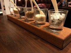 配套的盐与酱汁-恰餐厅及酒吧 CHAR Bar & Grill (北京丽都皇冠假日店)