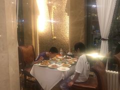 -丝路天山酒店(国际大巴扎店)