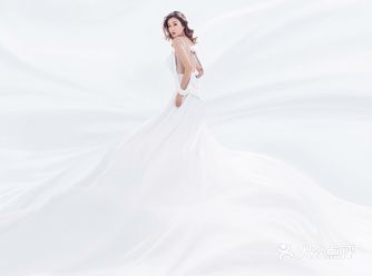 非常独具特色的白色系婚纱照片 让我的眼前一亮