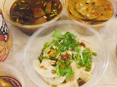 钟水饺-爆炸头阿姨小四川正宗川味小吃(无任何分店)
