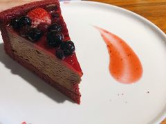 莓仑红丝绒-more than meow吴止猫主题餐厅(承德 中船汇店)