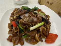紫苏炒猪耳-三辣馆