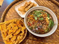 -爆炸头阿姨小四川正宗川味小吃(无任何分店)