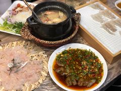 干贝鲜虾鲜蚝砂锅粥-官塘鱻鱻鱼生