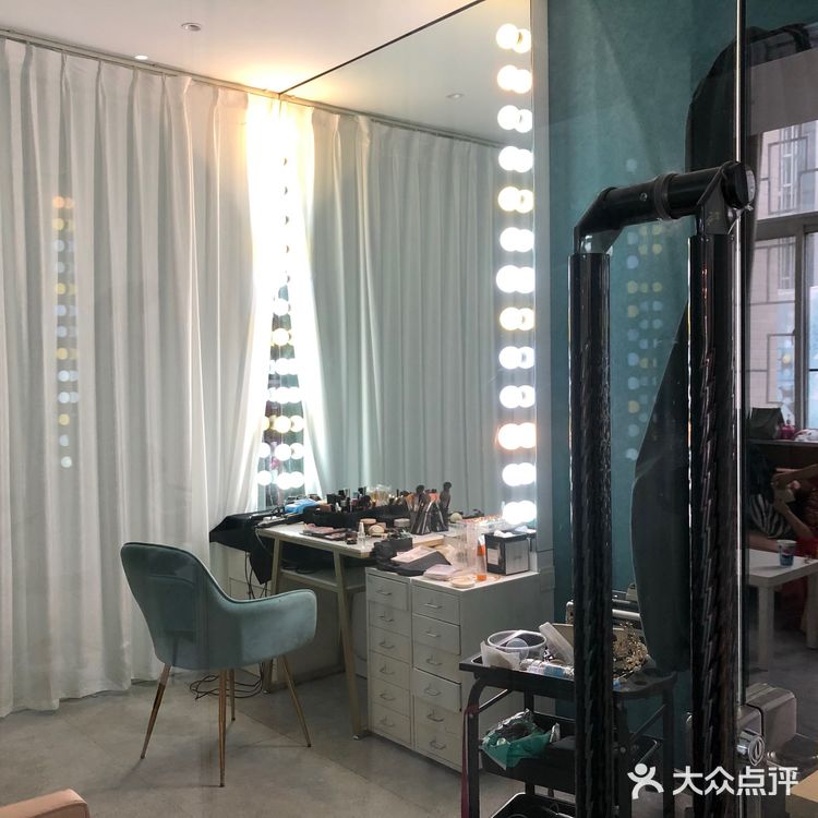 听说梦想城搬家了-网红婚纱摄影工作室