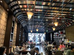 -钟书阁(松江泰晤士小镇店)