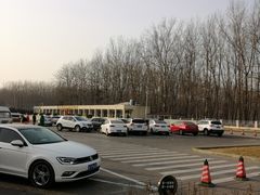 -窦店服务区-停车场