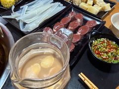 -果松木炭酸菜铜火锅·外婆参鸡汤