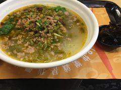 提神酸豆角炒肉末粉絲-津津飯堂