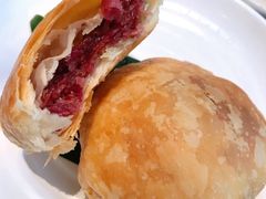 现烤鲜花饼-云海肴云南菜(浦江欢乐颂店)