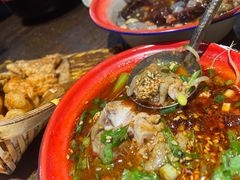 -爆炸头阿姨小四川正宗川味小吃(无任何分店)