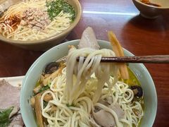 -亮亮面馆(经六路店)