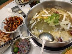 -喃喃椰·糟粕醋·椰子鸡火锅(七堡花园店)