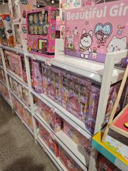 -嗨本可潮玩仓(大兴大悦春风里店)