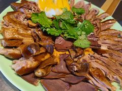 -潮界(LU·ONE凯德晶萃广场店)