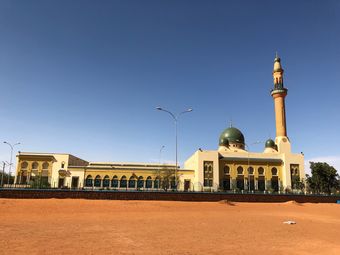 尼亚美清真寺1条评价|人均 -更多景点|尼日尔国家体育馆我要评价|人均
