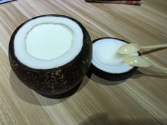 -志龙皇冠吃货椰子铺