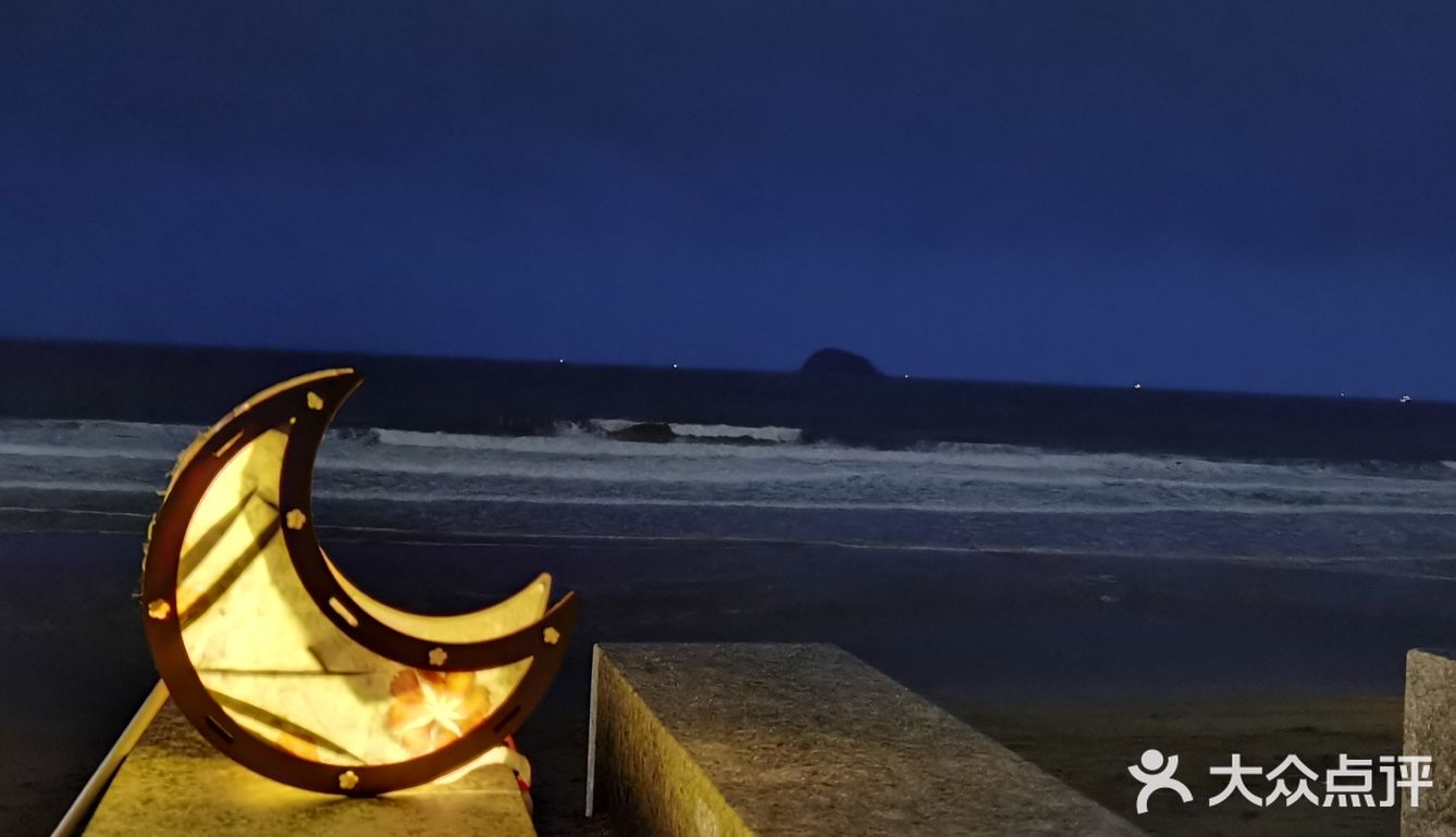 海边散步 夜晚的青岛