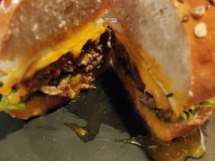 -HIGH FIVE哈福手工汉堡(桂林路店)