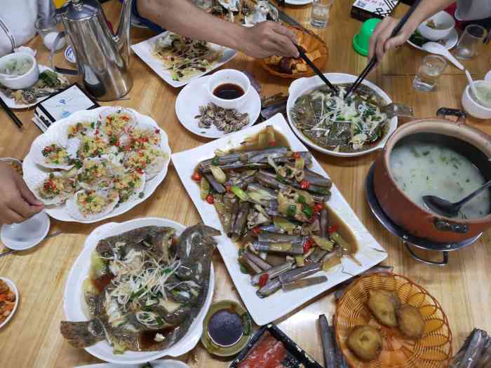 味道还是挺好的,环境嘛就一般般,大排档的模式,蛮适合人多聚餐的地方!