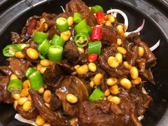 牛筋鸭胗焖黄豆-八张桌子(老店)