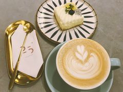 酸奶芝士蛋糕-25#COFFEE(古地石店)