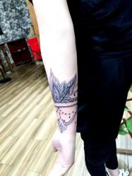 -冰岛刺青·手工耳饰品售卖·专业纹身