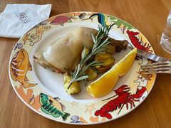 香烤鸡腿配小土豆及色拉-THE PRESS(复旦大学店)