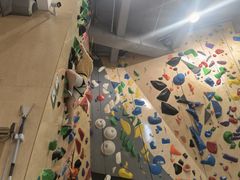 -ROCKPLUS攀岩馆(环宇城店)