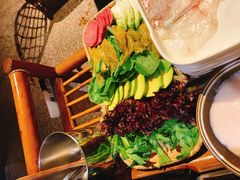 -老牌坊云南鱼豆花火锅(哈西万达店)