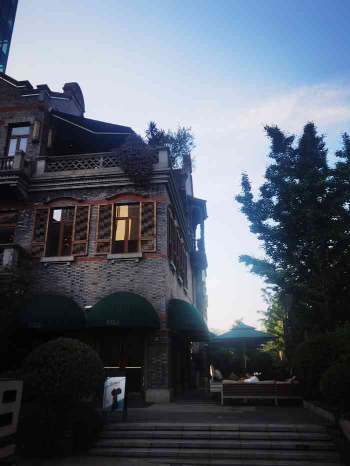 象南里-"偶然碰到的一条街,一层全是餐饮,商包很文."-大众点评移动版