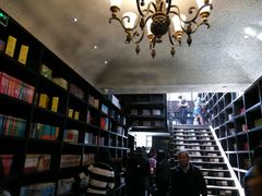 -钟书阁(松江泰晤士小镇店)