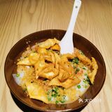 我在店里坐了两个小时，来来去去很多上了年纪的朋友