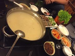 英子狗肉馆-英子补身汤(海兰路店)