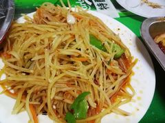-布尔津河堤夜市