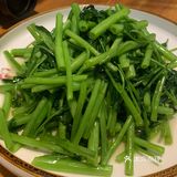 白水鱼给我们做了一半清蒸一半剁椒，味道不错