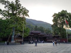 -峨眉山报国寺